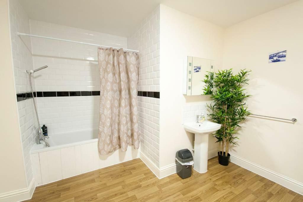 בריסטול The Broadmead Forest - Spacious City Centre 3Bdr Apartment מראה חיצוני תמונה